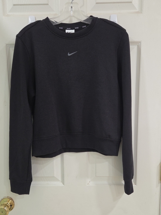 Nike Sweaters - Nike Women’s Black Scoop Crewneck Sweatshirt